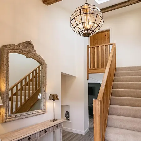 Semesterbostad The Casterton Grange Estate *