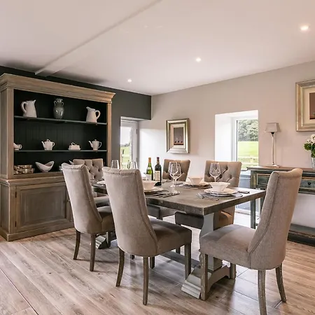 Semesterbostad The Casterton Grange Estate *