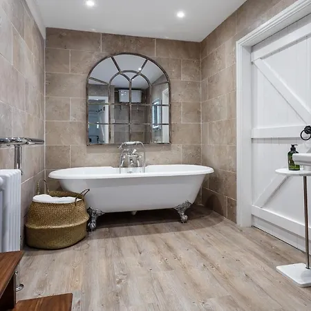 Semesterbostad The Casterton Grange Estate *